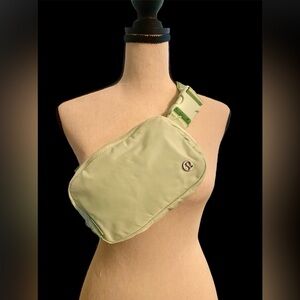 Lululemon Everywhere Belt Bag